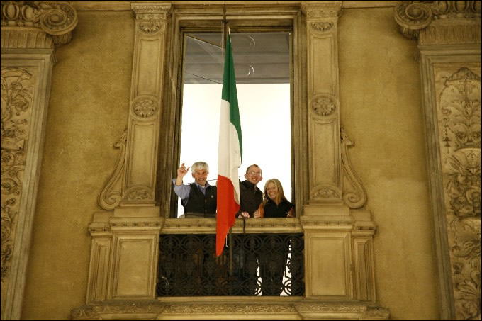 From right, Luisa Rota Sperti, Carlo Caccia and a kind guest of the exhibition in Milan